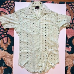 Vintage men’s the leisure shirt, short sleeve